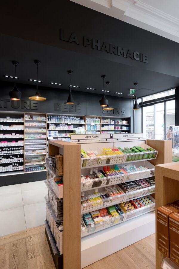 Pharmacie moderne intérieur