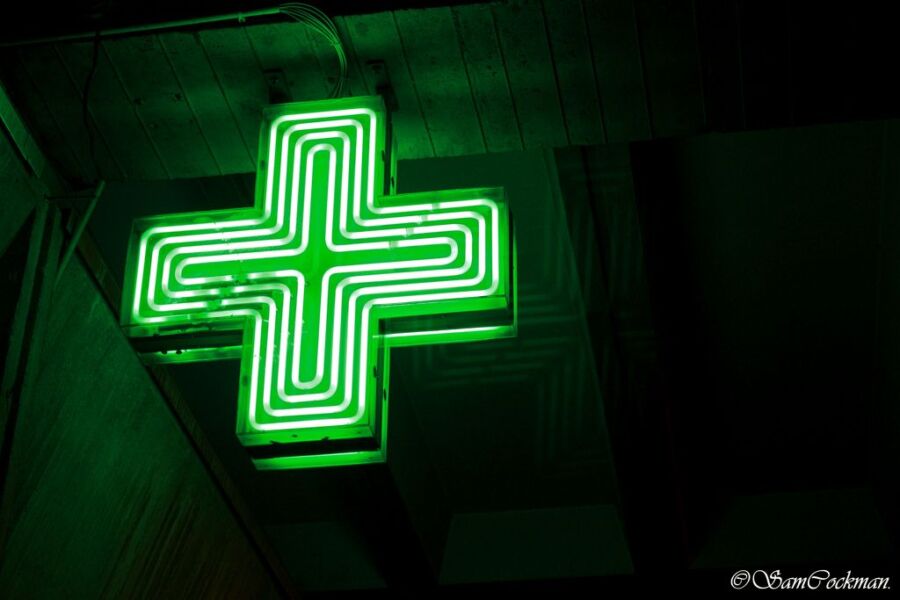 Pharmacie de nuit lumineuse